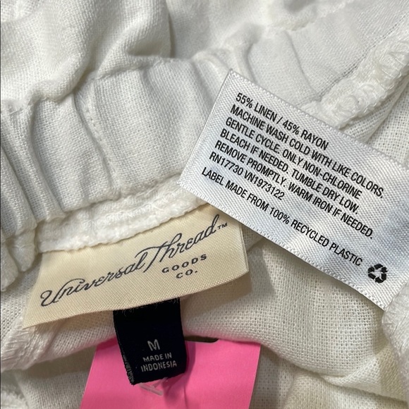 Universal Thread White Cargo Shorts Relaxed Fit - Picture 3 of 5